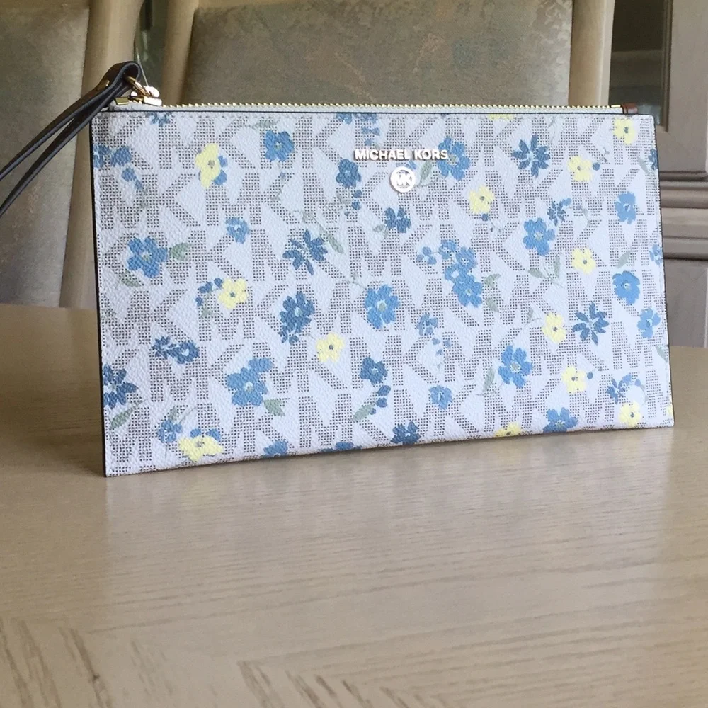 Michael Kors Vanilla, Luggage Clutch, Wristlet